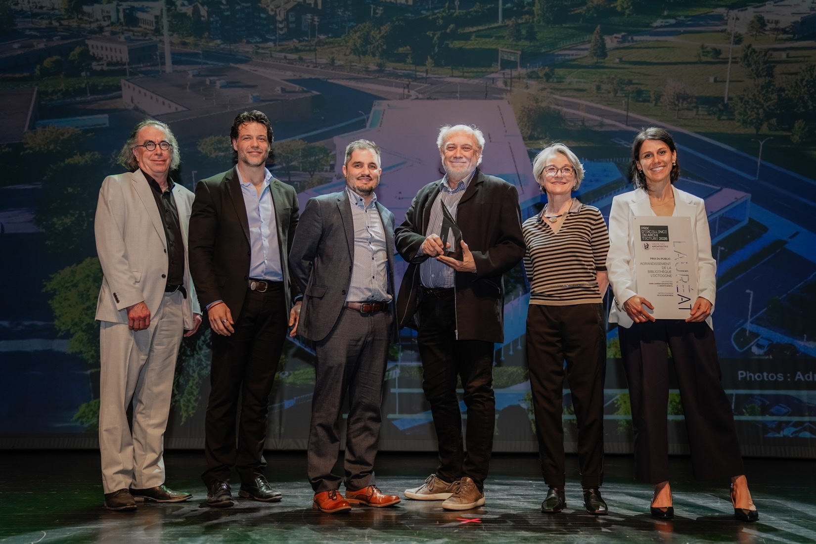 Prix du public-Gala des Prix d'excellence en architecture 2026-Ordre des architectes du Québec-30-04-2026 Photo (de gauche à droite) : Jean Marcil, Martin L’Hébreux, Mathieu St-Amant, Pierre Labonté, Anne Carrier, Patricia Pronovost - Remise du Prix du Public dans le cadre des Prix d'excellence en architecture 2026 de l'Ordre des architectes du Québec