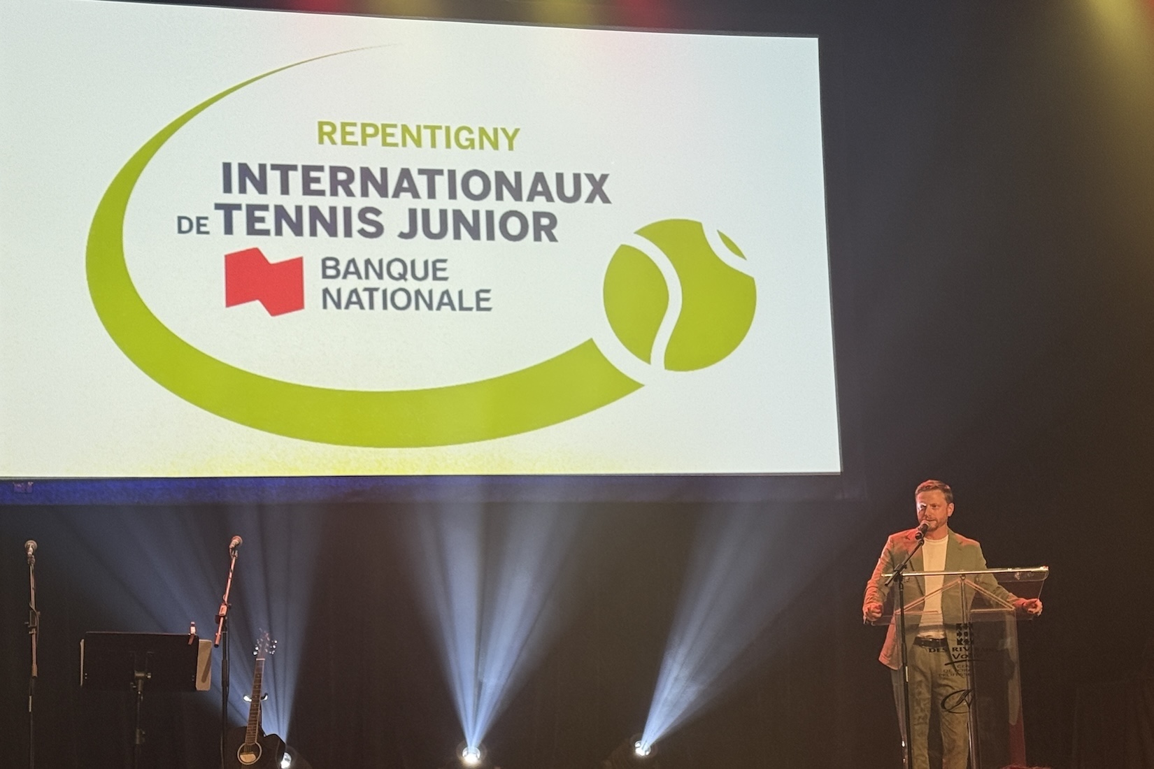 internationaux-de-tennis-juinor-banque-nationale-de-repentigny-1 Pierre-Olivier Lessard, président des Internationaux de tennis junior Banque nationale de Repentigny lors de l'allocution d'ouverture à la Soirée gastronomie et vins, organisée dans le cadre de la campagne de financement de la 39e édition des Internationaux de tennis junior Banque Nationale de Repentigny