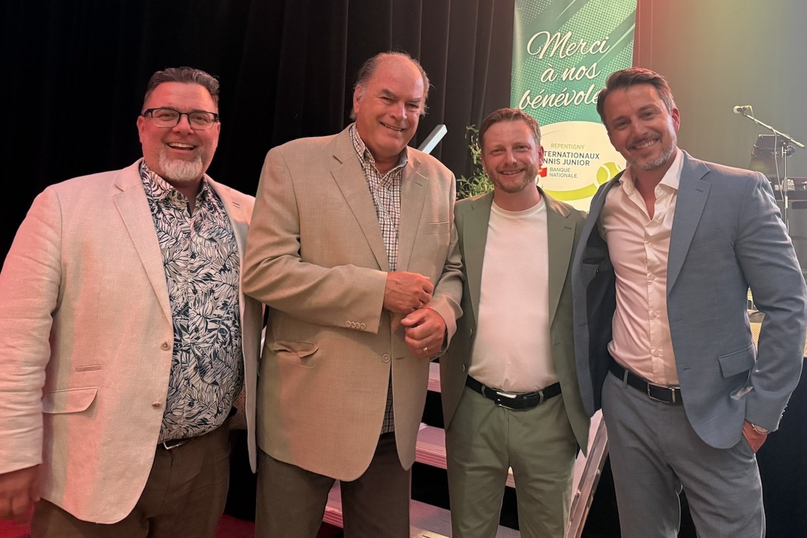 internationaux-de-tennis-junior-banque-nationale-de-repentigny-2 Sur la photo, M. Sébastien Daviault, vice-président des ventes chez Muraflex, M. Michel Tourangeau, avocat et associé chez Lapointe Rosenstein Marchand Melançon, M. Pierre-Olivier Lessard, président de Système Aspect, directeur général d’Expérience Matha et président des Internationaux de tennis junior Banque Nationale de Repentigny et M. Hugo Fontaine, ing., président de HF Experts-Conseils et président du Réseau des gens d’affaires de l’Est de Montréal